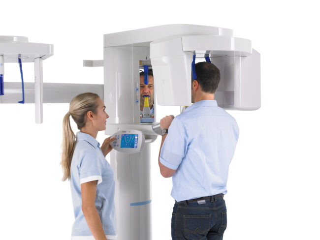 pi_orthophos_xg_3d_helferin_patient_presse_3331_02 radiografía digital