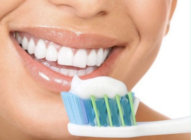 cepillo dental y sonrisa portada blog