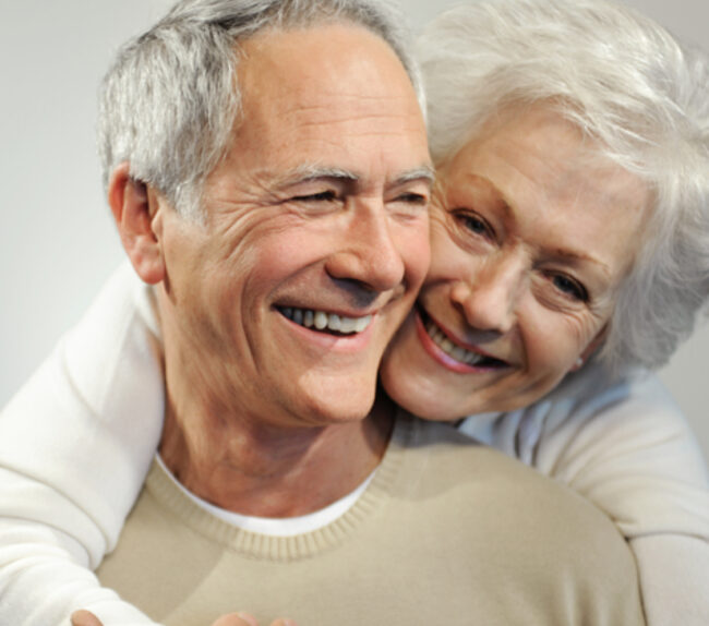 pareja mayor sonriente 7
