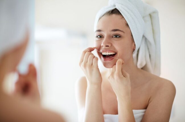 cómo usar el hilo dental correctamente