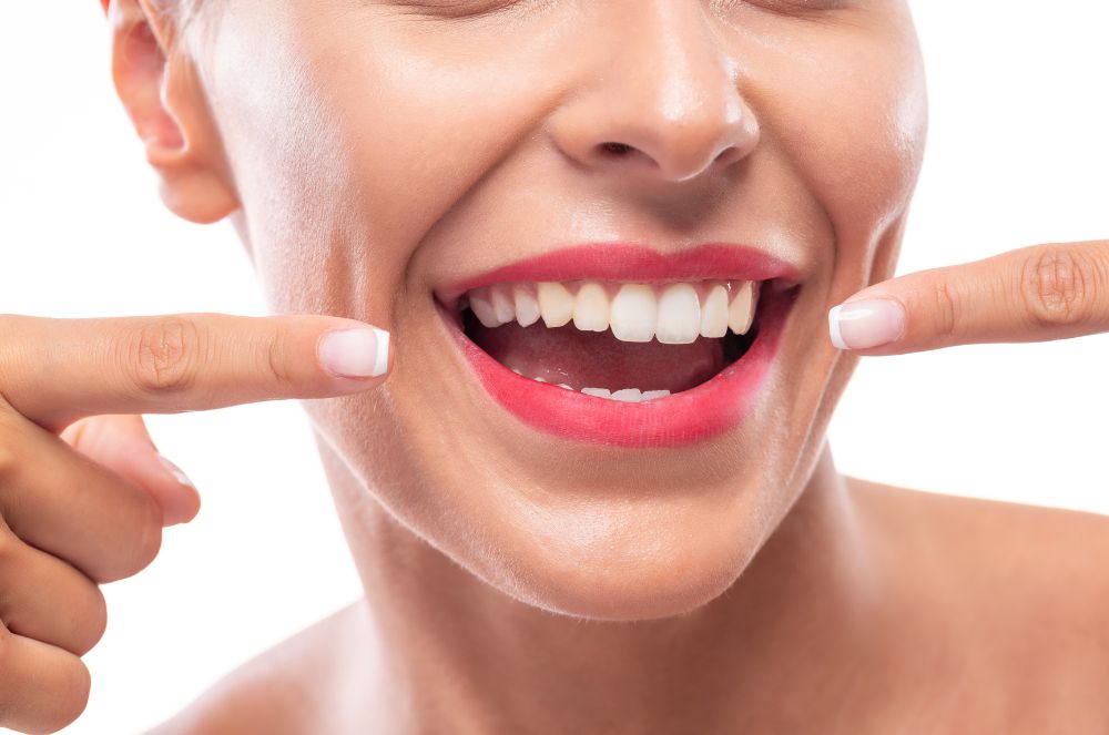 cómo limpiar los implantes dentales guía completa